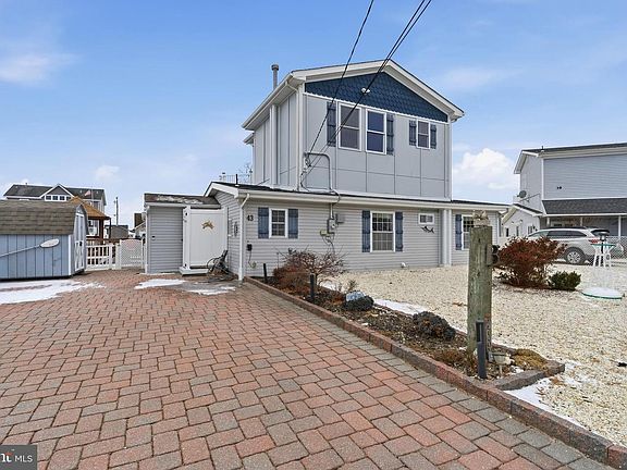 2nd image of 43 Lawrence Dr