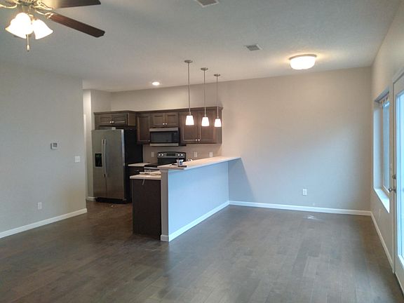 2nd image of 709 6th Avenue Dr