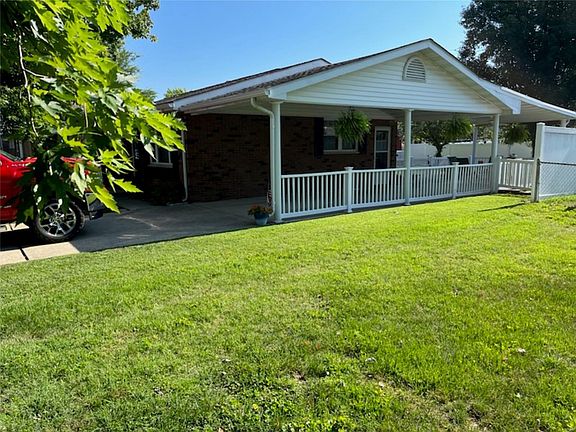 3rd image of 3320 Village Ln