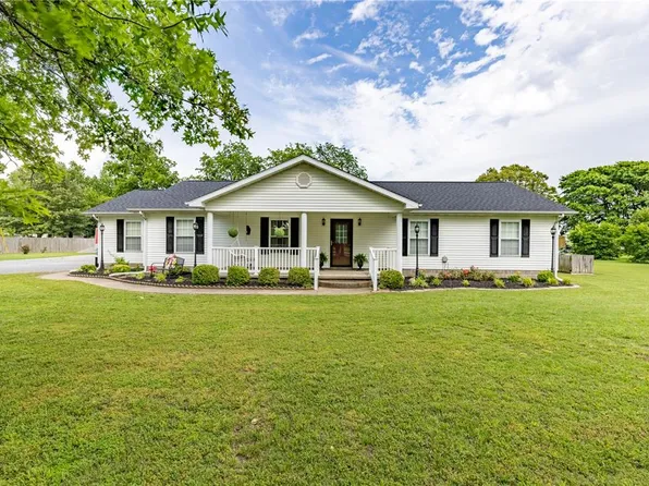 100 Sandy Ln, East Prairie, MO 63845