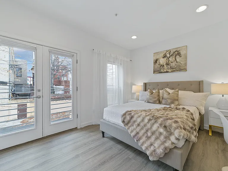 2318 N Park Ave #2R — Photo 15