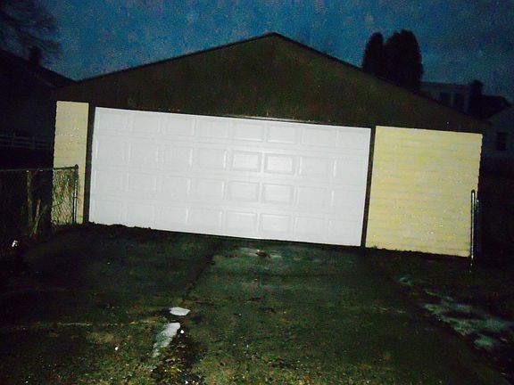 Oversized 2 car Garage (bad pic)