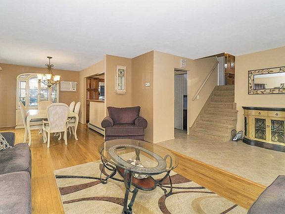 3rd image of 5 Sussex Ave