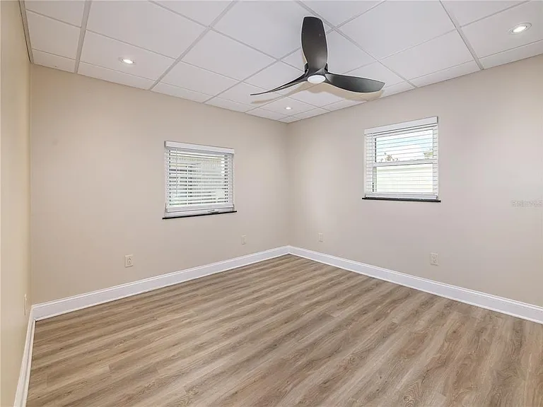 907 Hillside Ter — Photo 19