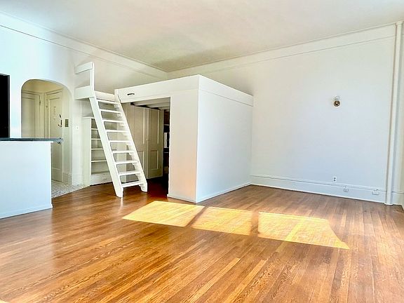 4th image of 335 W 76th St APT 3A