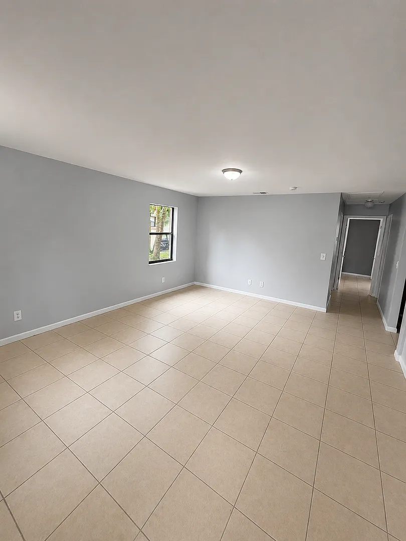 38214 7th Ave Duplex — Photo 4