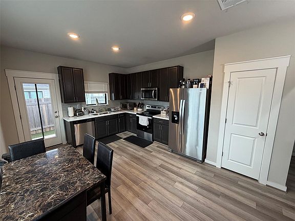 3rd image of 125 Threshing Rd #A