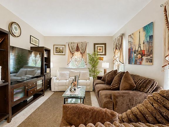 4th image of 12 Summit Cir