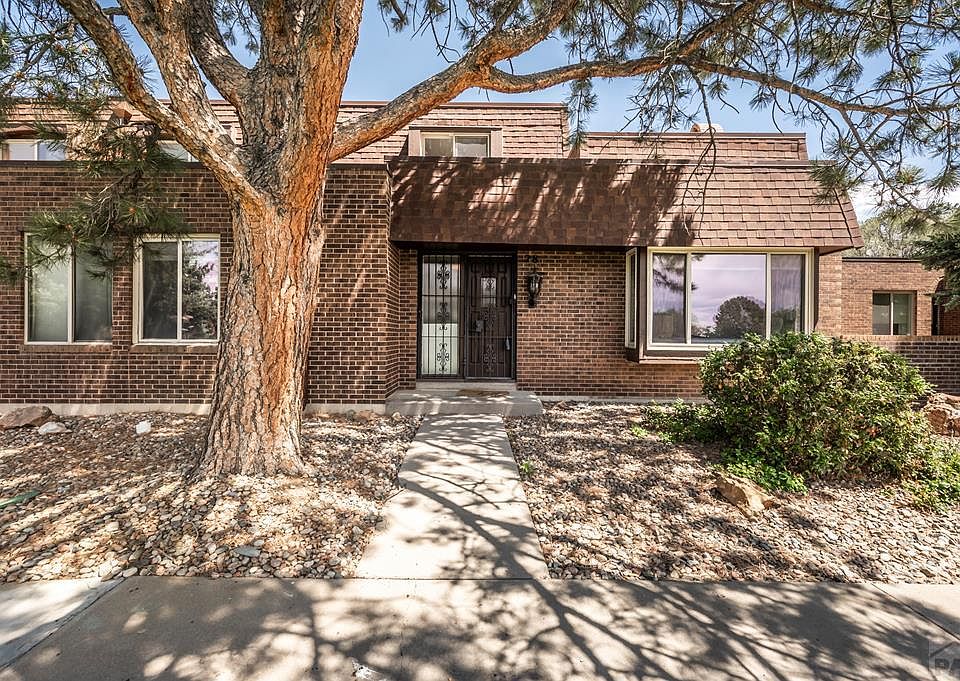 1st image of 28 Villa Dr