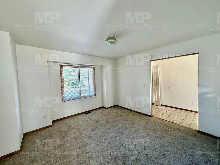 4400 Vista Dr — Photo 5