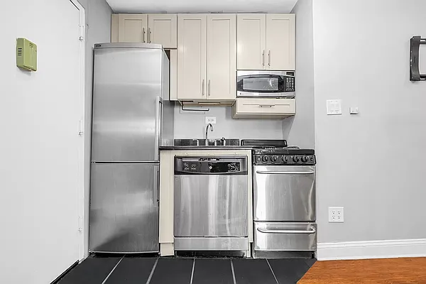 Rented by REAL New York | media 7