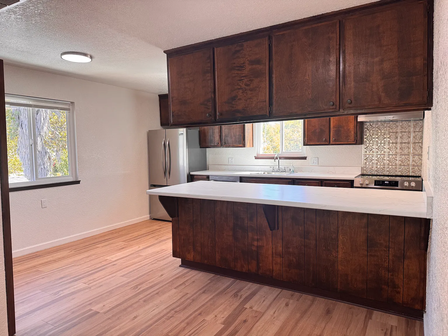 2 bed, 1200 sqft, $2,500 — Photo 2