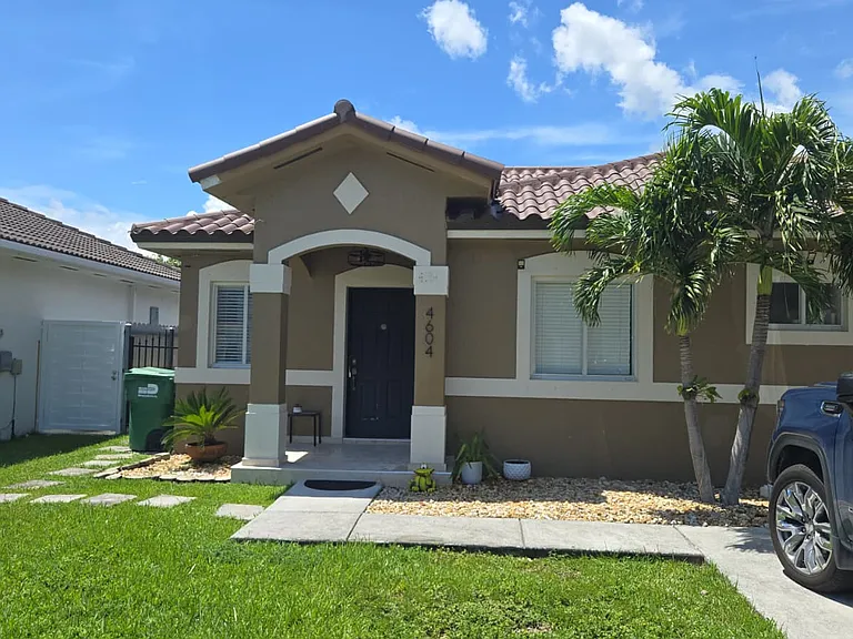 4604 SW 164th Pl #HOUSE — Photo 1