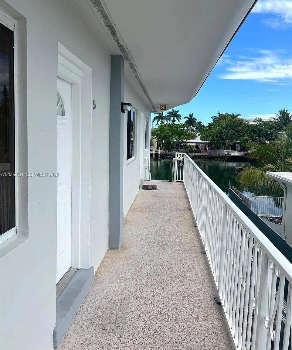 Biscayne Bch Sub — Photo 2