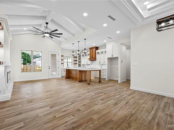 3rd image of 708 La Laguna Rd