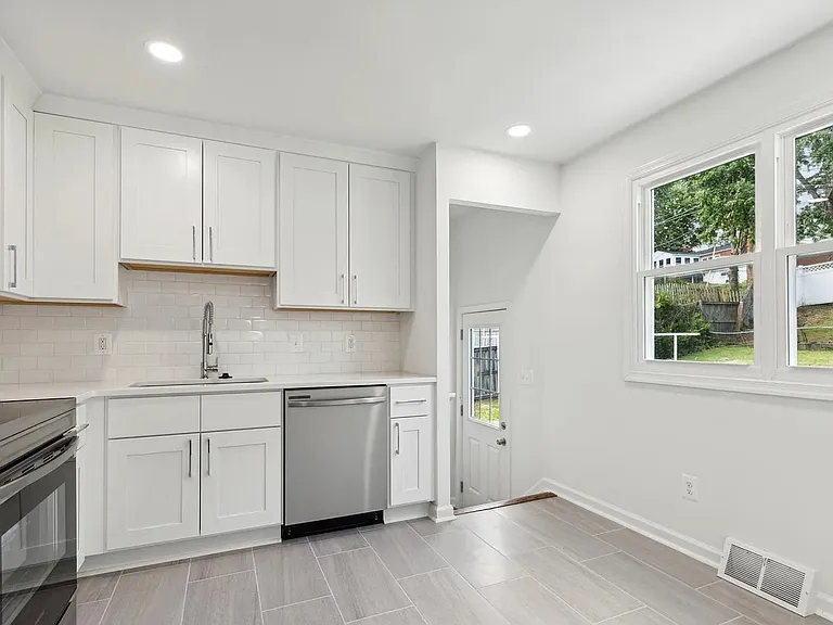 5522 Lanham Way — Photo 34