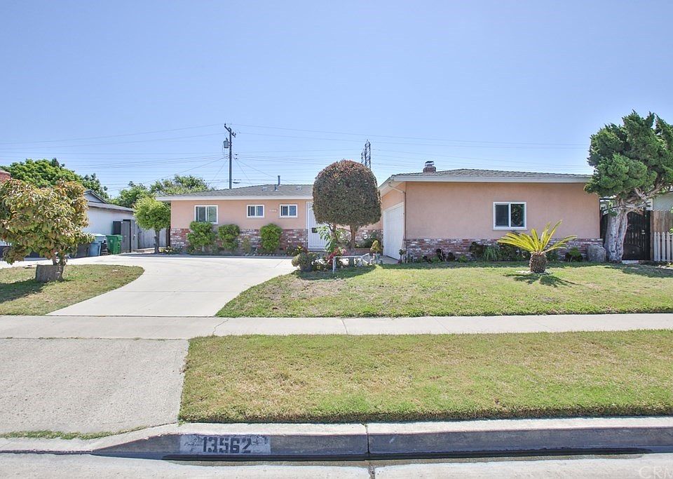 1st image of 13562 Olive St