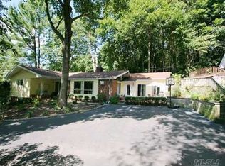 52 Prospect Rd, Centerport, NY 11721