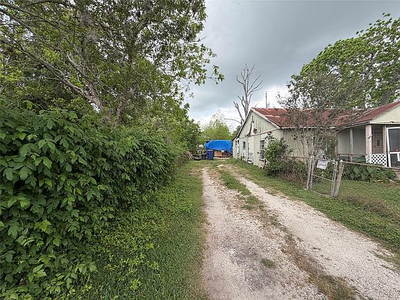 2nd image of 2212 S Highway 288b