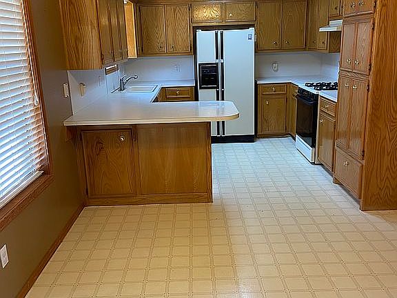 4th image of 111 W Ingram St