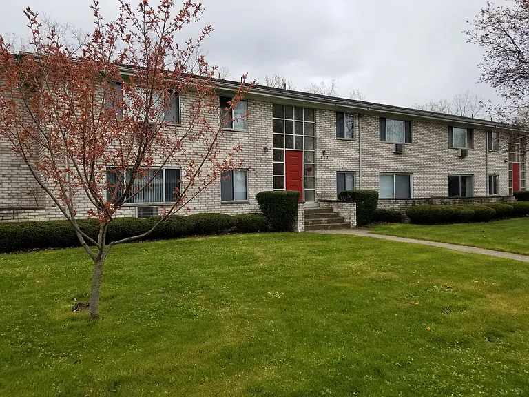 Village Park Manor Apartments — Photo 8