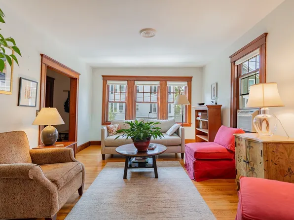 44 Boynton St Floor 2, Jamaica Plain, MA 02130