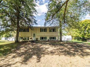10340 Farrand Rd, Montrose, MI 48457