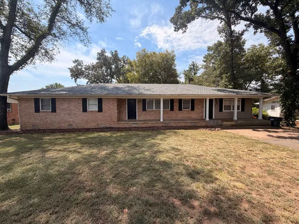 218 E 19th St, Russellville, AR 72801