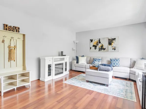 224 Pointe Circle N #224, Coram, NY 11727