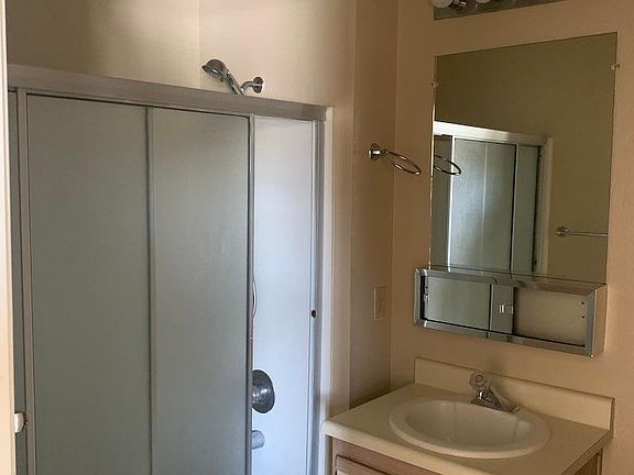 Master en-suite bathroom