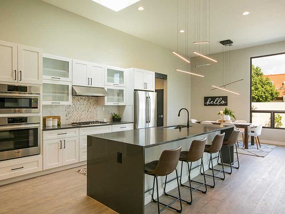 5th image of 3006 Glenwood Dr NW