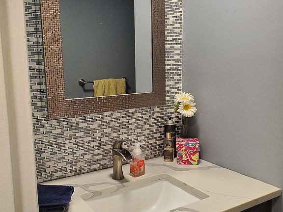 3rd image of 378 Valley St APT B1