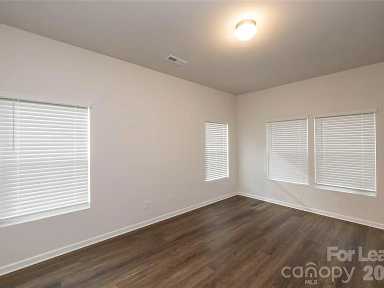 1419 Amhurst St — Photo 12