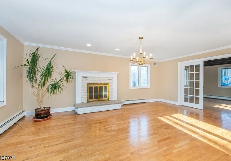 32 Schoolhouse Ln — Photo 8