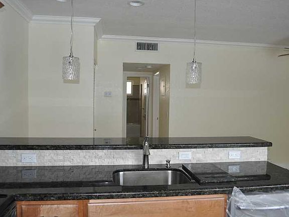 3rd image of 2100 NE 39th St APT 402