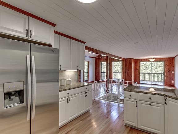 5th image of 15550 Beacon Point Dr