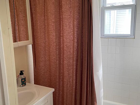 4th image of 1842 W Cortland St #2