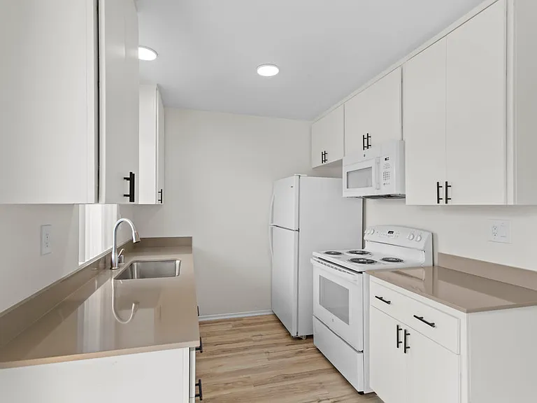 Tuscany Apartments — Photo 39