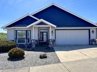 486 N De Anjou Ave, Eagle Point, OR 97524