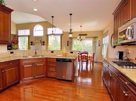3rd image of 4727 Guildford Ln