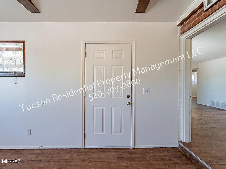 826 E Water St — Photo 7