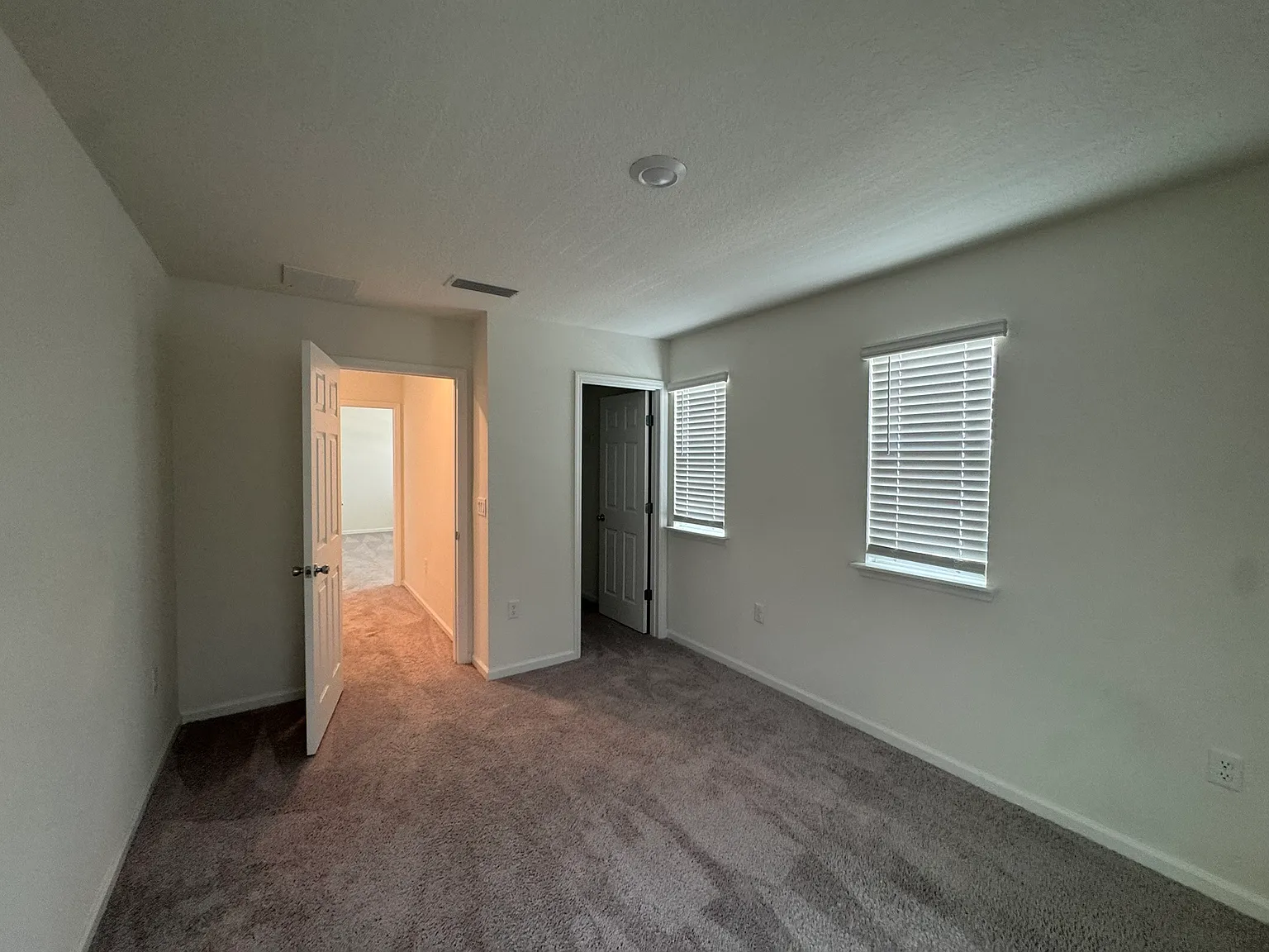 43 Santos Ln — Photo 2