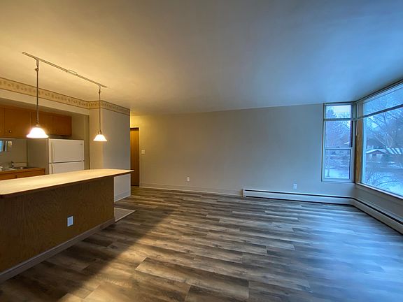 3rd image of 405 10th Ave N #102