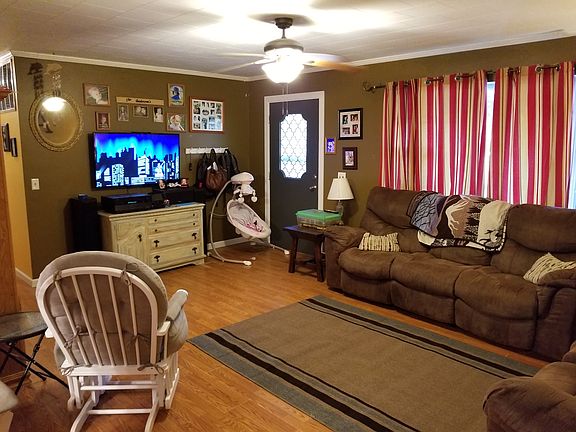 Living Room (2 of 2)