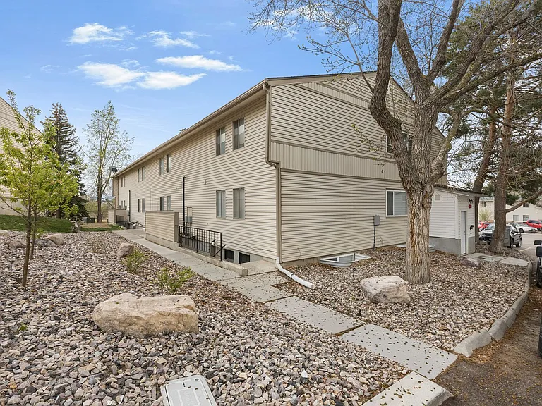 The Grove Apartments — Photo 11