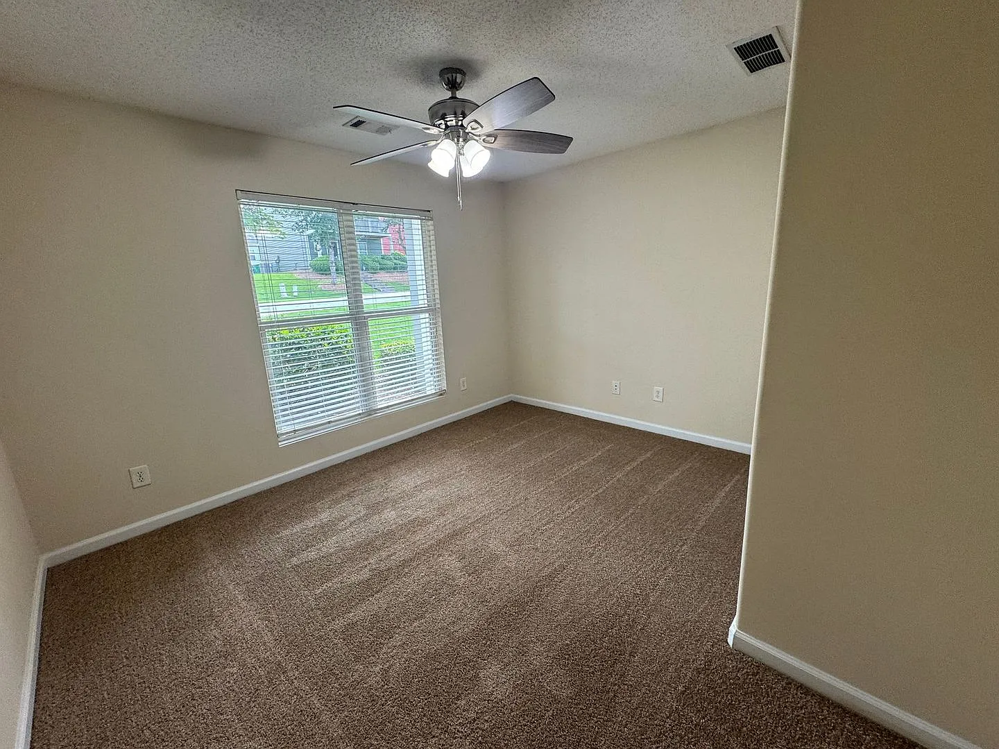 5 Bedroom Plus Bonus Room Pre-Leasing For August 1 2027! — Photo 4