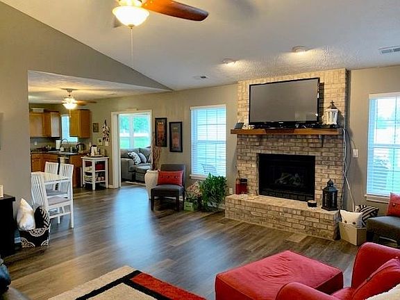 5th image of 272 Bumblebee Ct