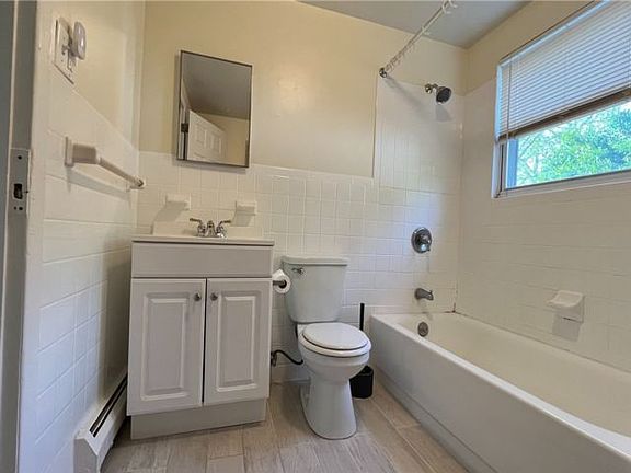 4th image of 39 Altmar Ave