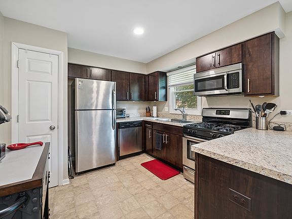 4th image of 684 Catalpa Ln