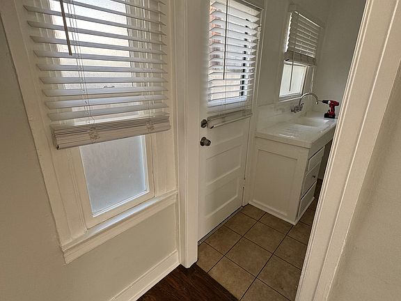 3rd image of 853 N Alta Vista Blvd #4